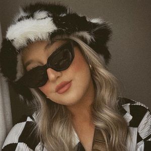 DEZI On Read sunglasses!!